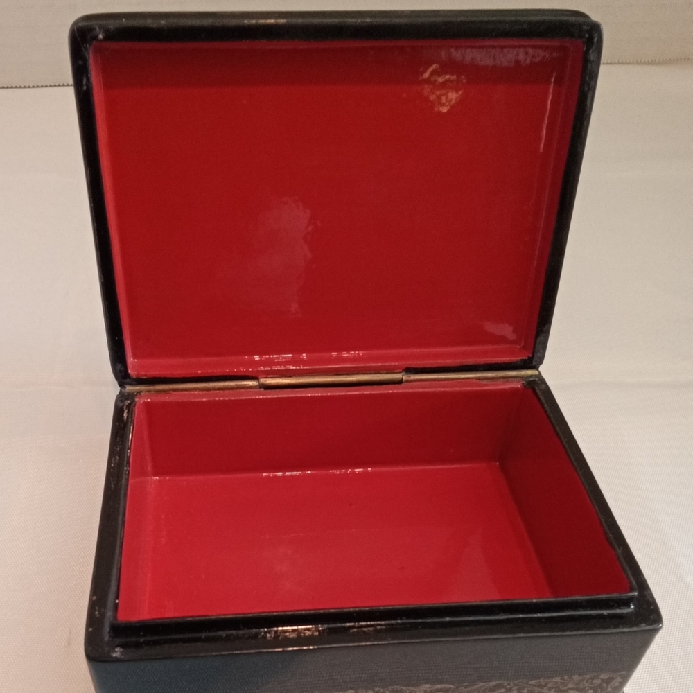 Russian Lacquer Box - Picture 5 of 8